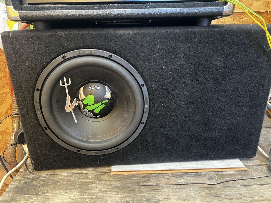 Se vinde subwoofer auto deaf bonce 1000w