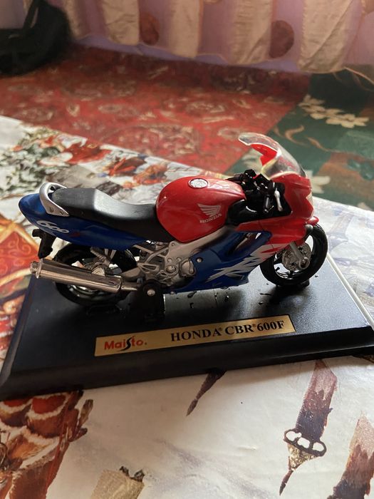 Сувенирный модель мотоцикла.