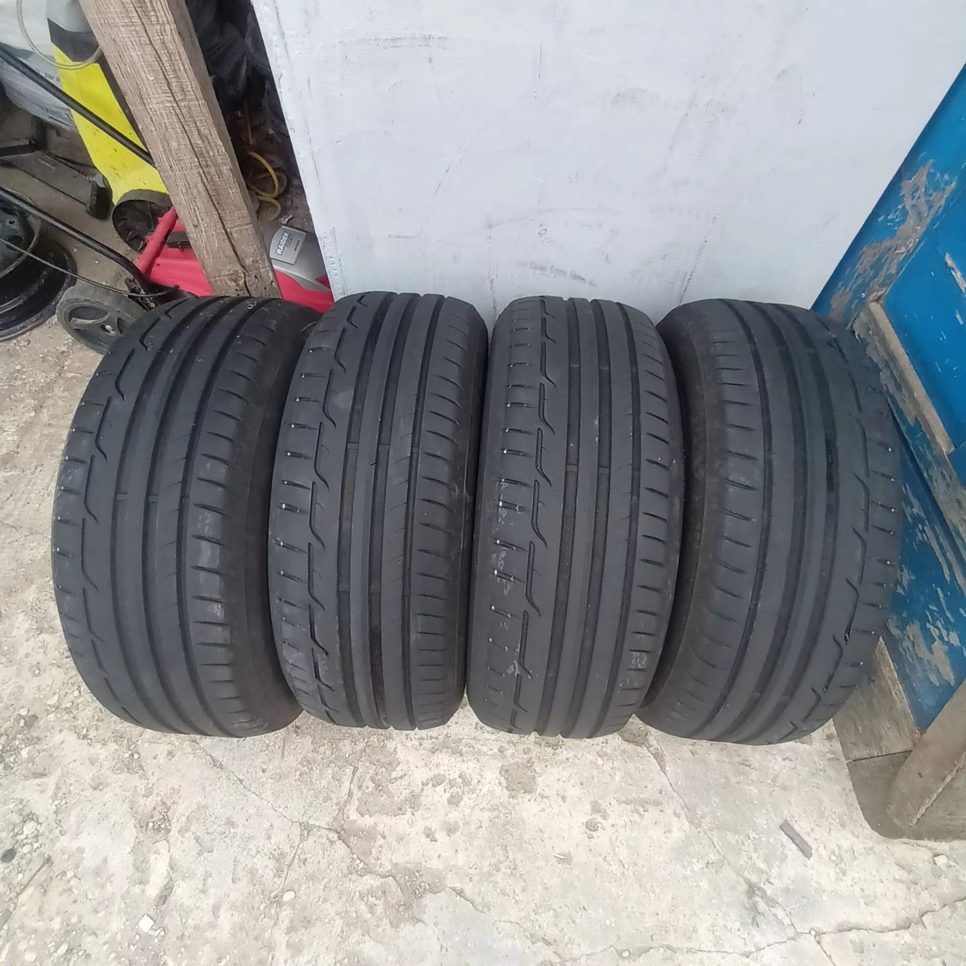 205 55 16 DUNLOP 4броя летни