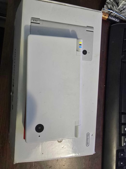 Nintendo DSi с кутия