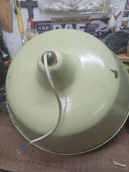 Стара емайлирана лампа