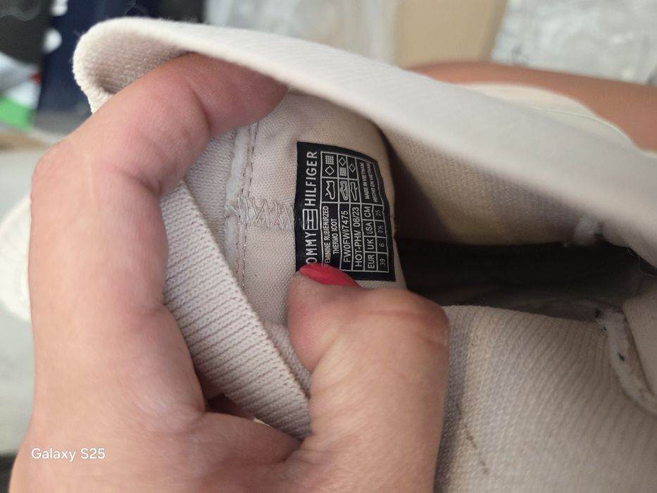 Чисто нови боти!
GUESS-38 номер , 100 лв.
 Tommy Hilfiger-39 номер , 1