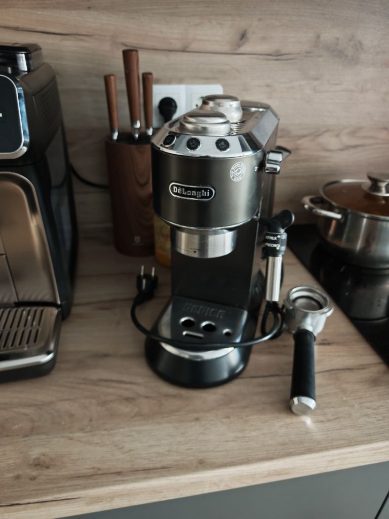 Delonghi Dedica кафе машина