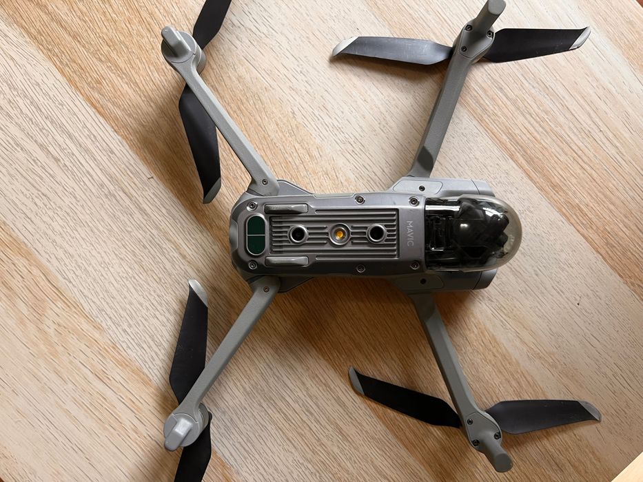 Професионален дрон DJI Mavic Air 2 Fly MoRe Combo
