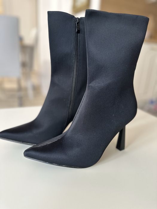 Чисто нови дамски боти на ток