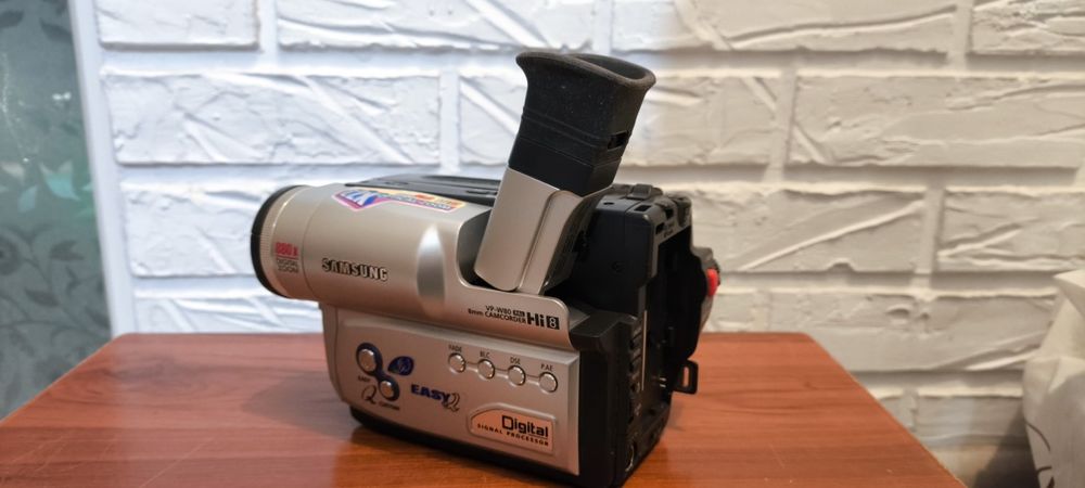 Кассетная видеокамера Samsung VP-W80