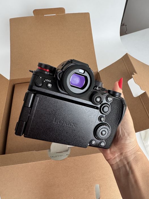 Aparat foto Panasonic Lumix S1 II cu obiectiv 24-105 mm