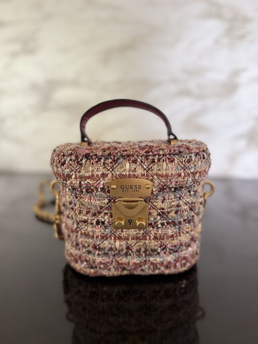 Guess оригинална чанта бижу 149лв НОВА