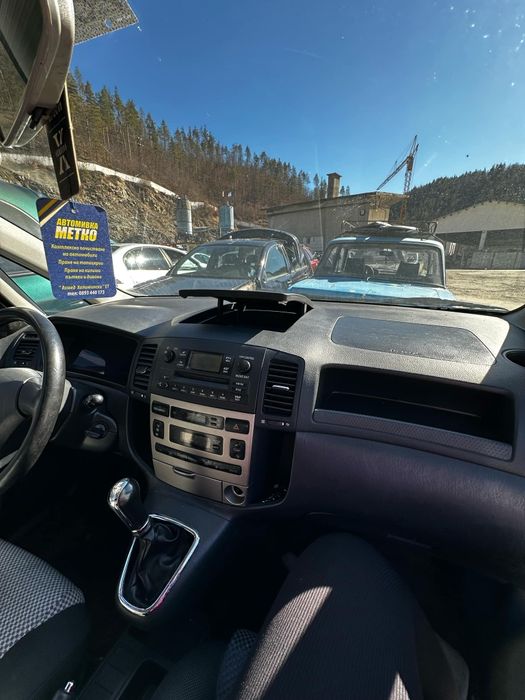 Тойота Корола версо 1.8 на части