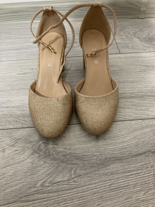 pantofi cu toc cu sclipici