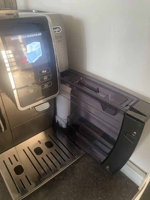 Expresor DE LONGHI DINAMICA PLUS, aproape nou