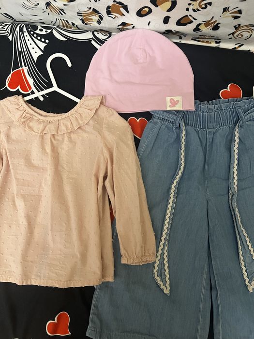 Blugi crac larg si bluza cadou o caciulita