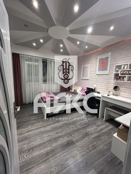 Двустаен обзаведен апартамент в кв. Дружба 1