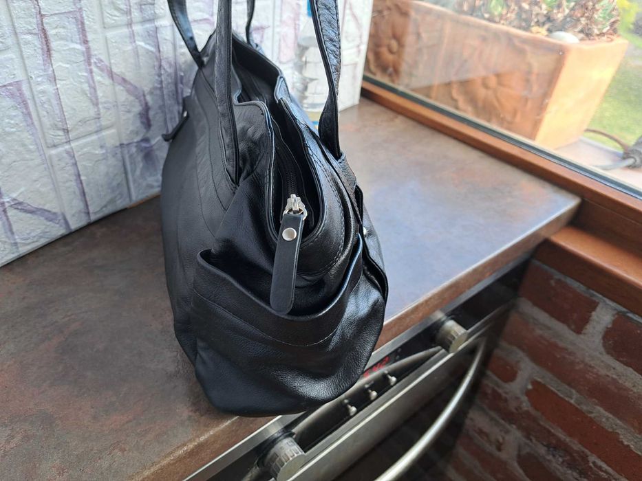 дамска малка черна чанта-естествена кожа