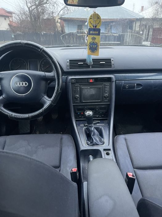 Dezmembrez AUDI A4 B6 1.8 T COD MOTRO: AVJ