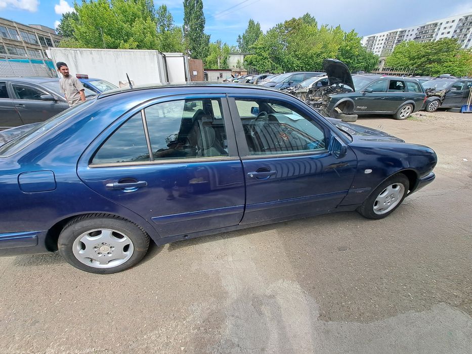 Dezmembrez Mercedes Benz w210 2.0B 100 kw 1996