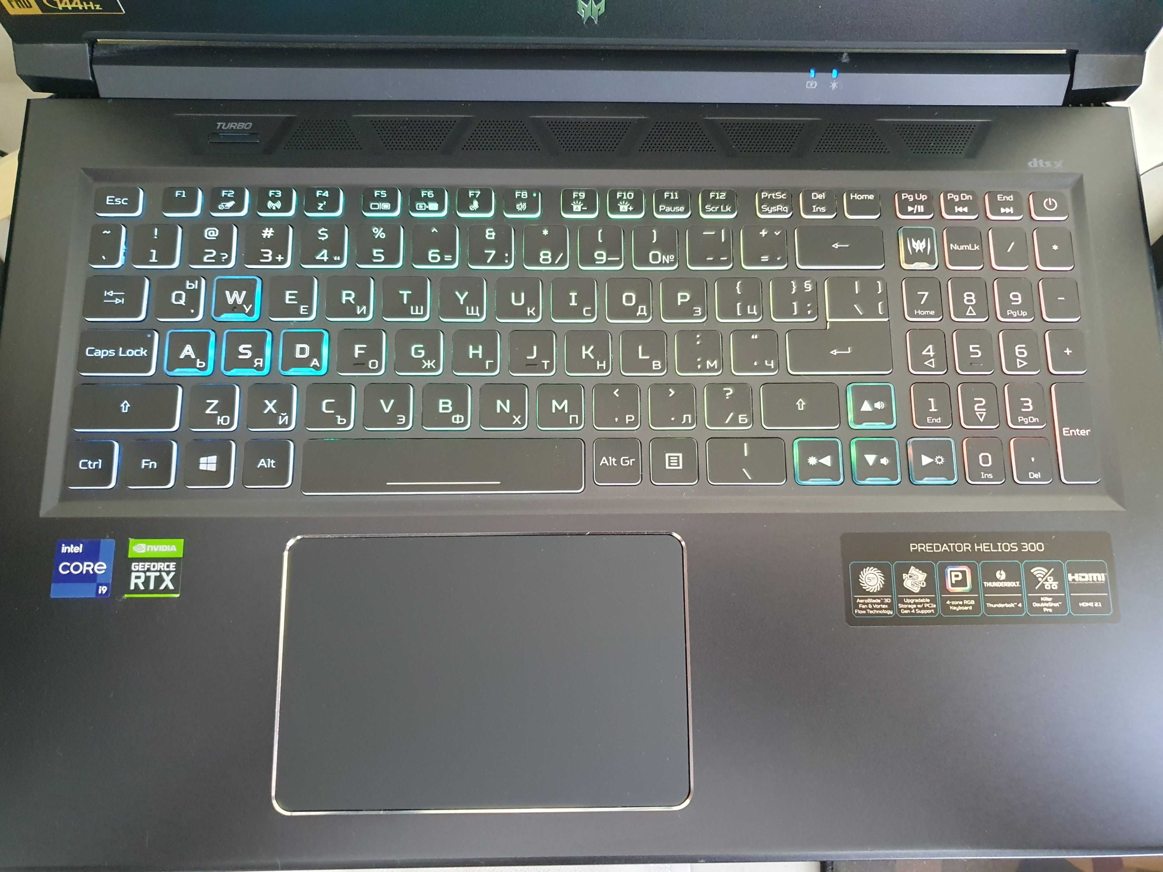 Продавам лаптоп UPGRADED Acer Predator Helios 300 PH317-55-957M, 17.3"