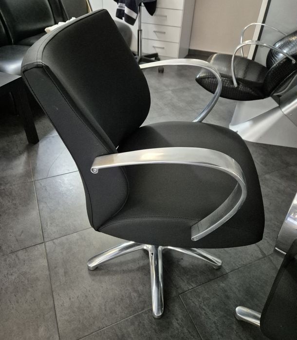 2 професионални фризьорски стола Maletti Lion / Като нови