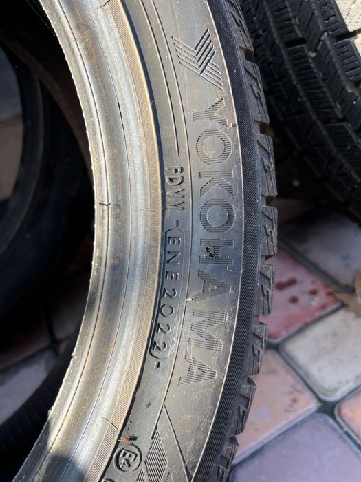 Продам зимние шины 235/45 R18 Yokohama  IceGuard IG60