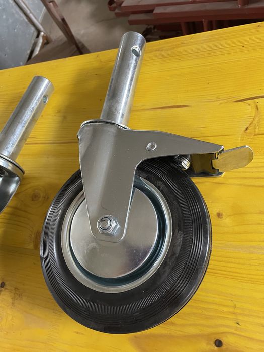 Roata schela cu frana