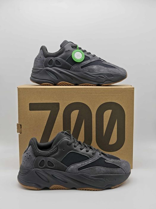 Adidas Yezzy Boost 700