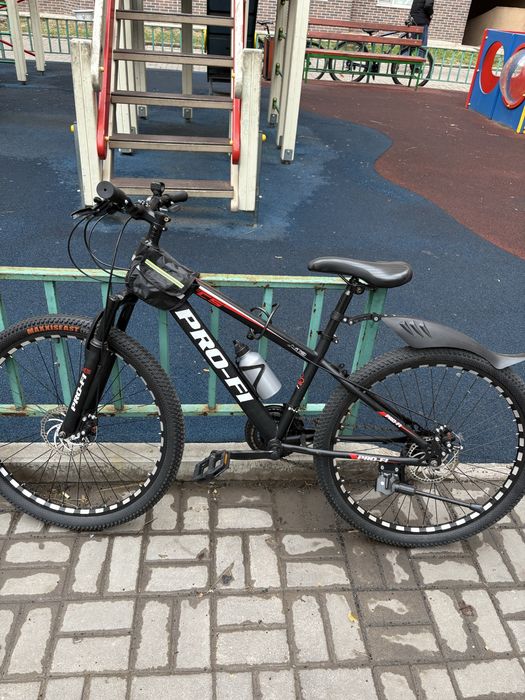 Велосипед в хорошом состояний горный городской