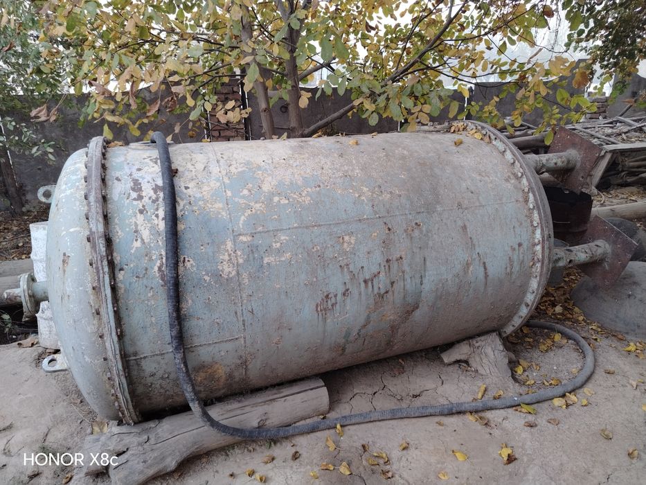 Temir bochka taxminan 3. 3.5 tonna