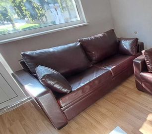 Продавам кожен диван 3ка, с разтягащ механизъм