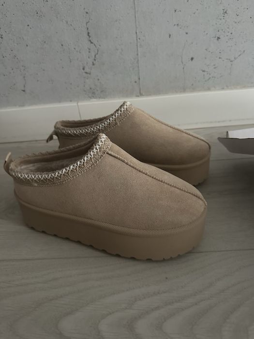 Papuci cu platforma tip Ugg