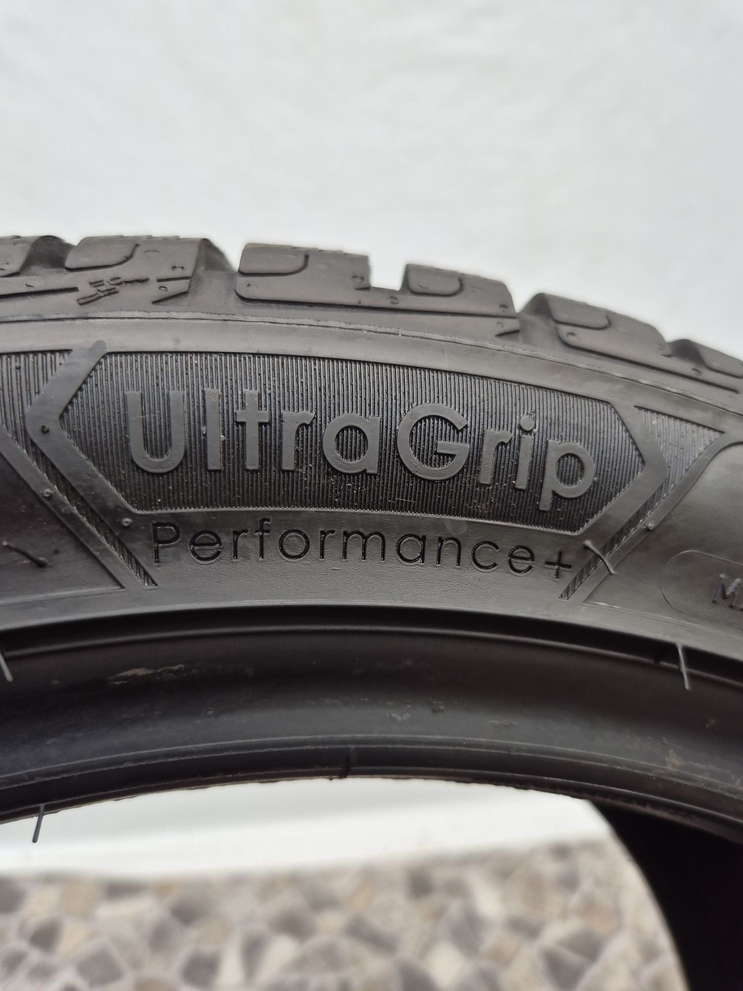 2бр 225 45 17 Goodyear зимни - 20г