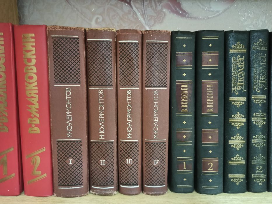 Продам домашнюю библиотеку. Любая 1000 тенге.