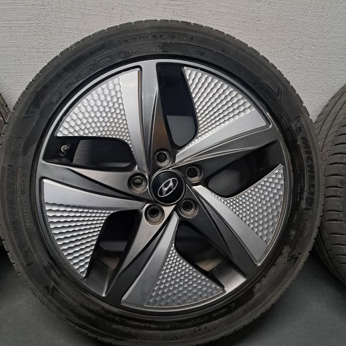 Оригинални джанти за Хюндай 17" с гуми и датчици