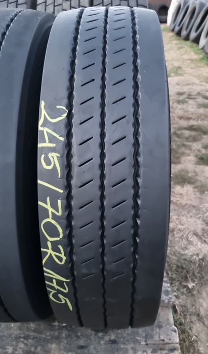 2 (4/6) Anvelope Continental 245/70 R17.5 M/S impecabile.