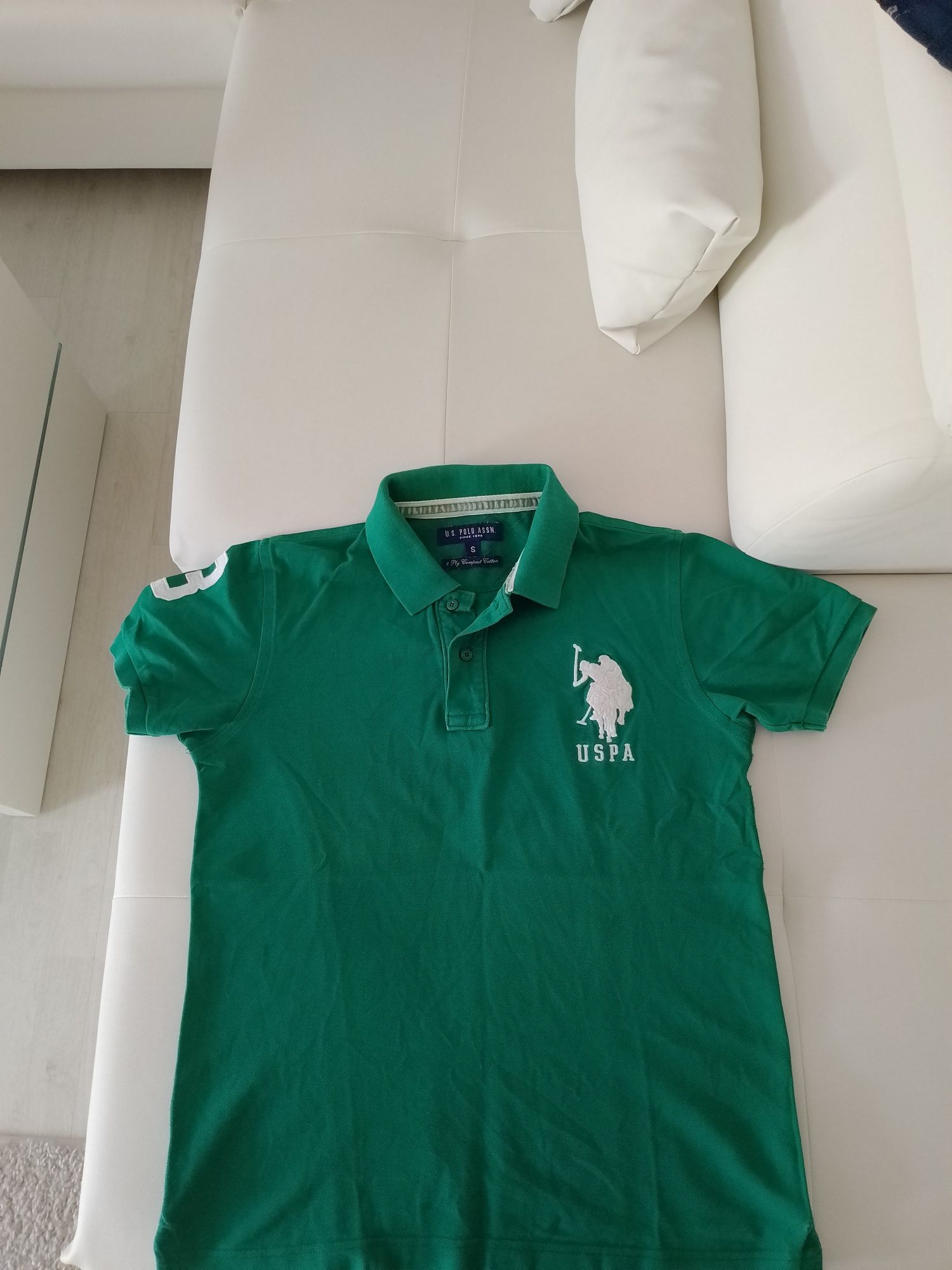 Vând tricou polo ,produs original, mărimea M,produs calitate