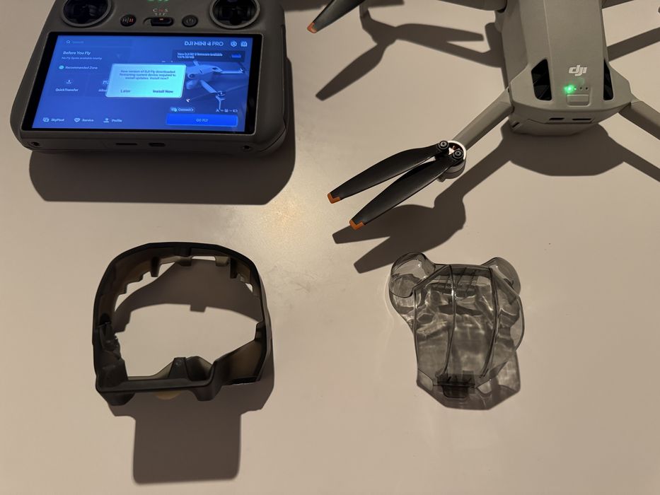 DJI Mini 4 Pro Fly More Combo (DJI RC2)