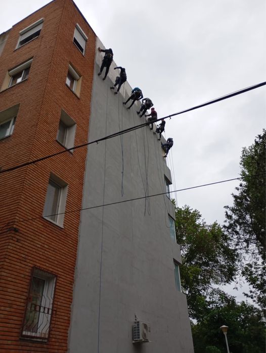 Firma de Alpinisti utilitari executam izolatii exterioare cu polistire