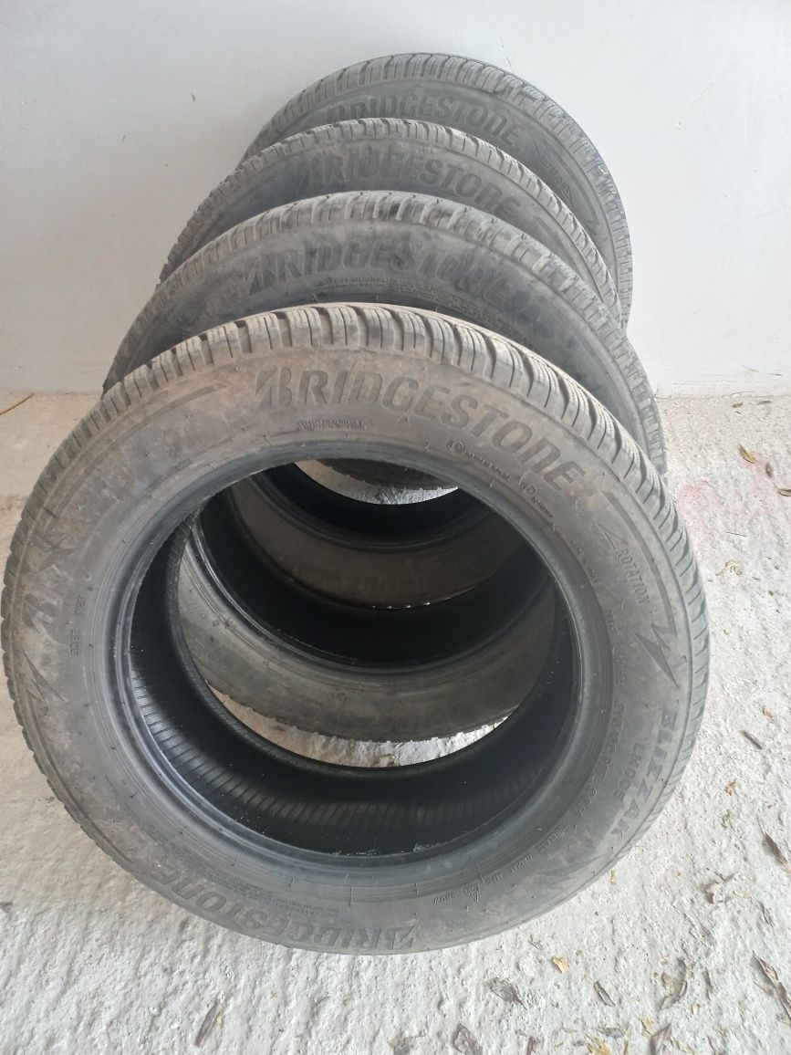 Зимни гуми Bridgestone 215/60/17