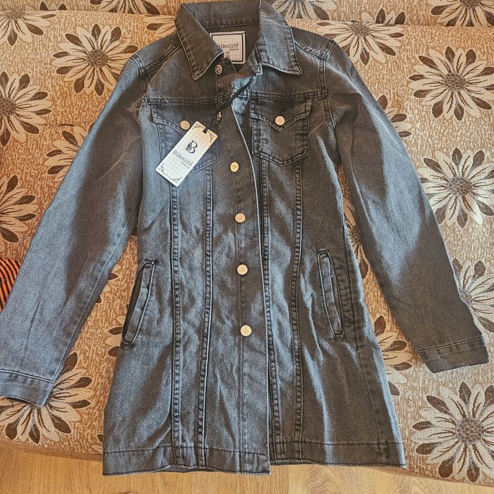 Jacheta blugi noua mărimea XS.Mie îmi e mica
