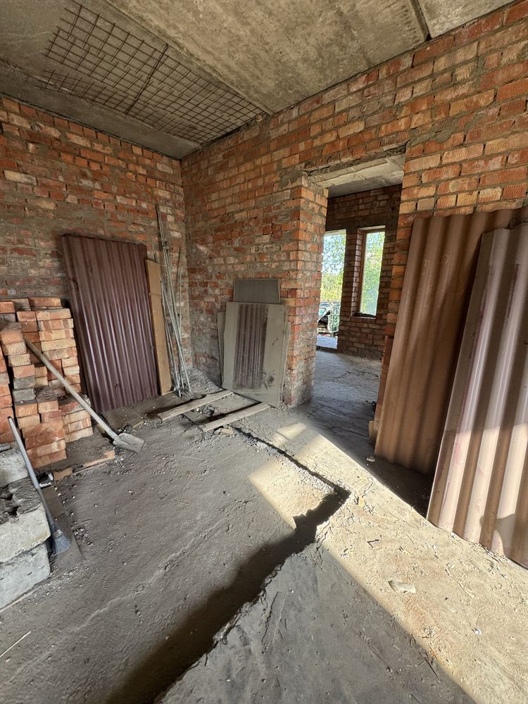 Продам 2х этажный дом 23 мкрн ул.Журбы.S=245 кв.м.Участок 12 соток