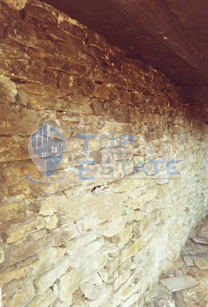 Имот с голям двор и кладенец в с. Керека, област Габрово