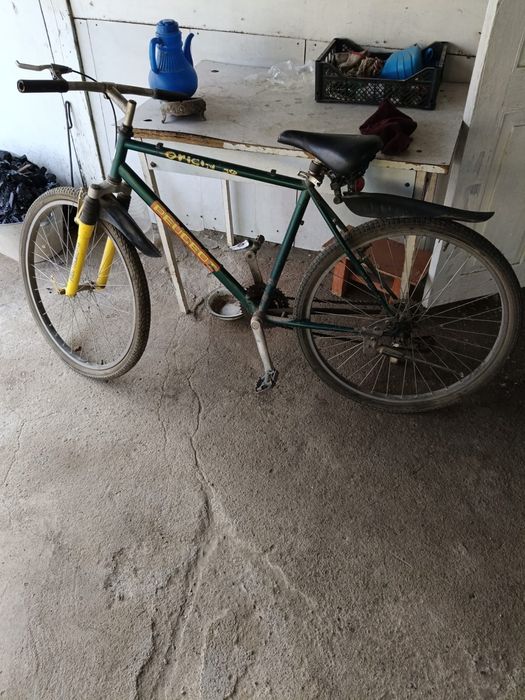 Велосипед,газ плита и т,д на фото видно