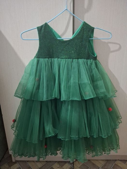 Продам зеленое платье, костюм цветка, костюм елочки