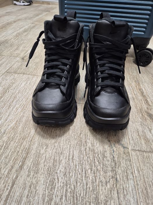 Дамски зимни  боти на Nike