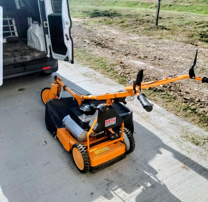 As motor tractoras  cositoare iarba