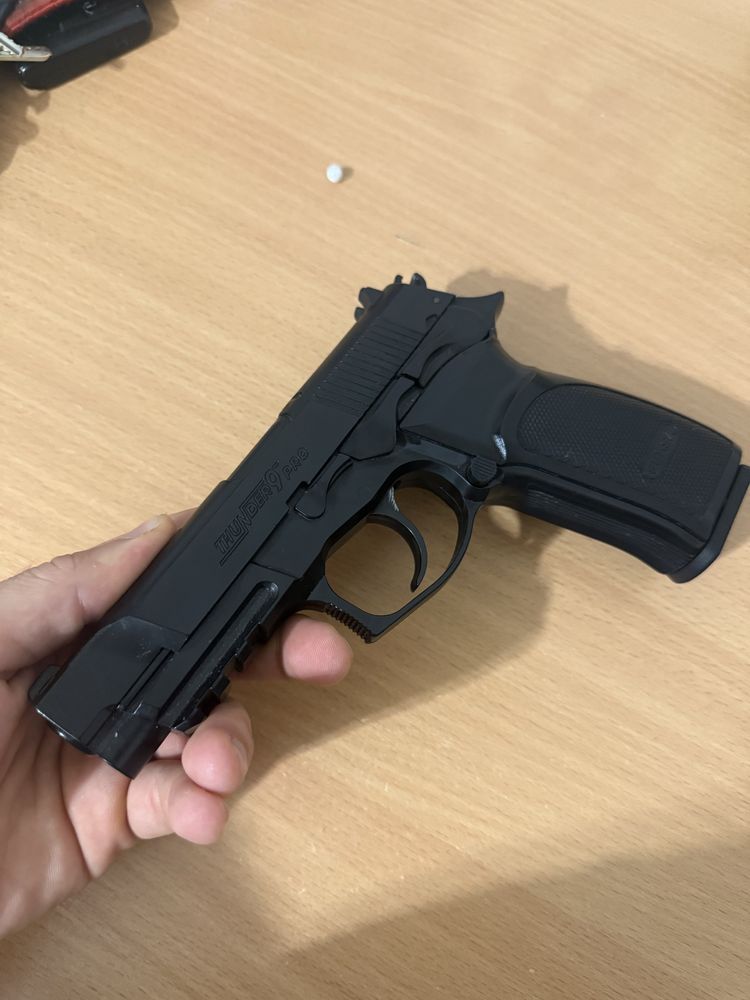 Pistol Replica AirSoft Thunder 9 Pro Bersa Co2 Aer Bile Nefunctional