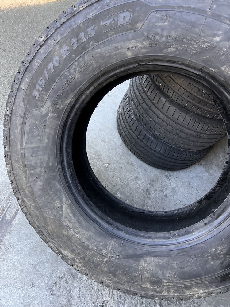 2 anvelope camion tractiune 315/70/22.5 , Michelin , 14 mm