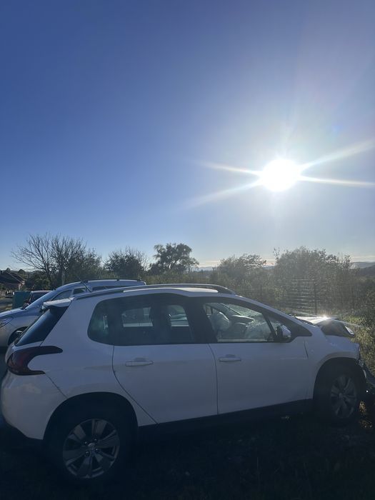 Peugeot 2008 lovit față, se vinde exact cum arată, preț negociabil.