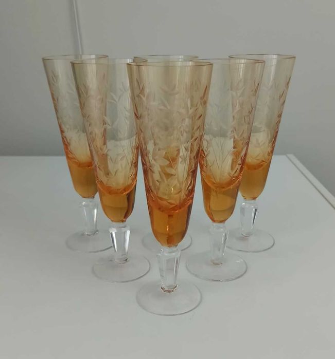 Фужеры "Весна" янтарного цвета автор Рогов Гусь-Хрустальный завод