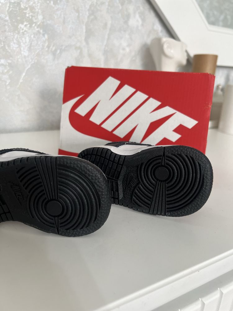 Продам детские кроссовки Nike