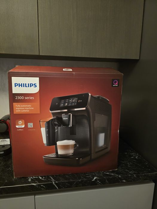 NOU Espressor Philips Seria 2300 EP2331/10, 1500W, Sistem LatteGO, 4 b